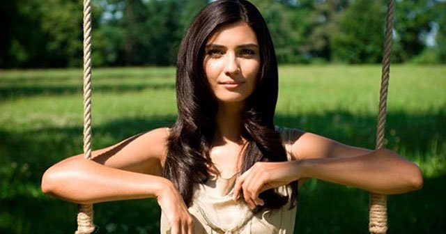 Tuba Büyüküstün'e 50 metrelik doğumgünü mektubu