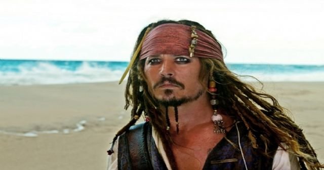 Ünlü oyuncu Johnny Depp hastaneye kaldırıldı