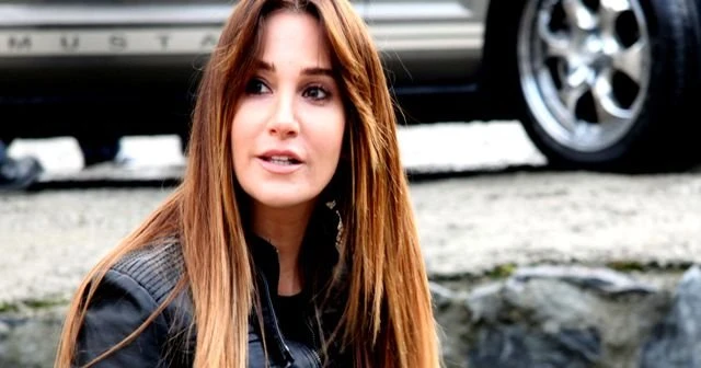Ünlü oyuncu Rojda Demirer ayağını kesti