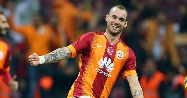 Wesley Sneijder Fenerbahçe’ye attığı o golleri unutamıyor