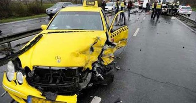 Yunan 3 milli futbolcu trafik kazası geçirdi