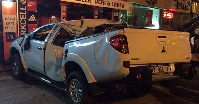 Adana&#039;da aşırı hız ve alkol kaza yaptırdı, 1 ölü