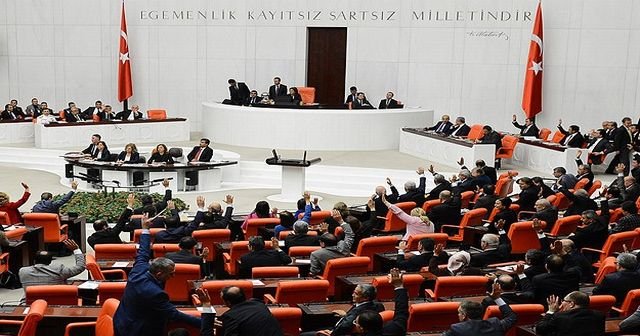 Akil İnsanlar Meclis yolunda