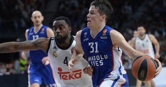 Anadolu Efes, Real Madrid&#039;e karşı son anlarda kaybetti