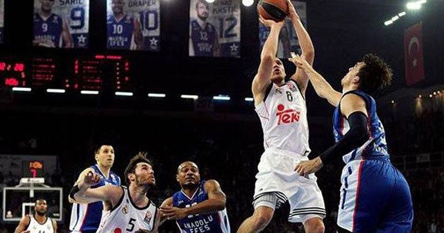 Anadolu Efes seriyi 2-1&#039;e getirdi