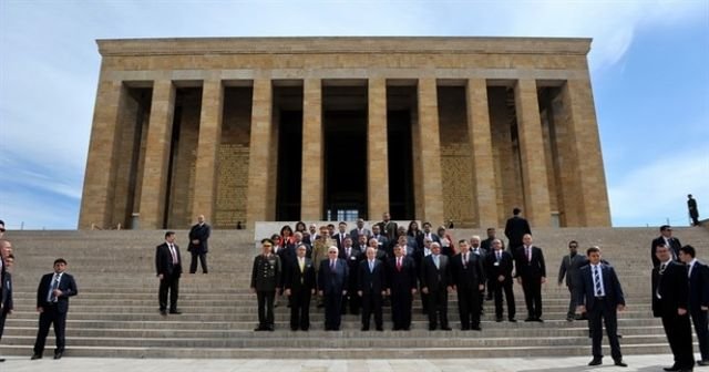 Bakan Nabi Avcı başkanlığındaki heyet, Anıtkabir&#039;i ziyaret etti