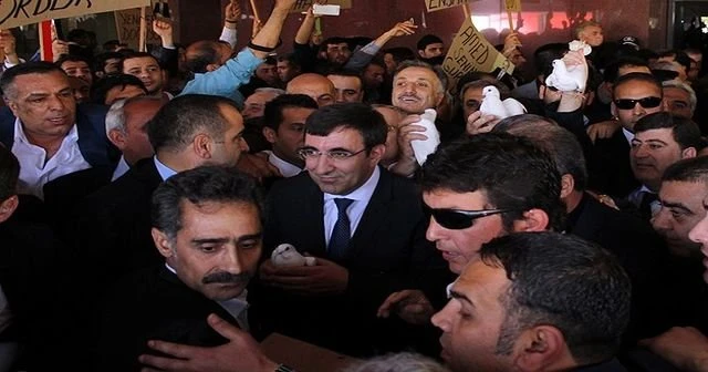 Bakanlar Diyabakır'da güvercin uçurdu