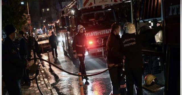 Bakırköy&#039;de korkutan ev yangını