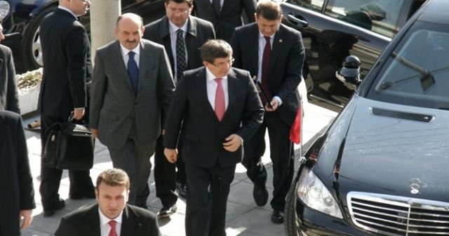 Başbakan Davutoğlu, yaralı askerleri ziyaret etti