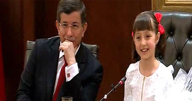 Başbakan Davutoğlunu Pelinsu Topraksoy&#039;a devretti