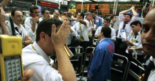 Borsa sert düşerken altın ve dolar rekora koştu