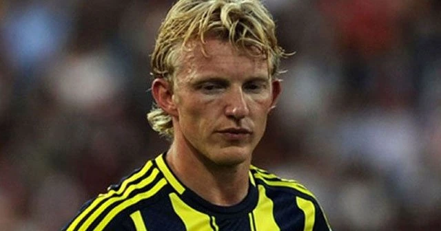 Dirk Kuyt Sneijder'i solladı