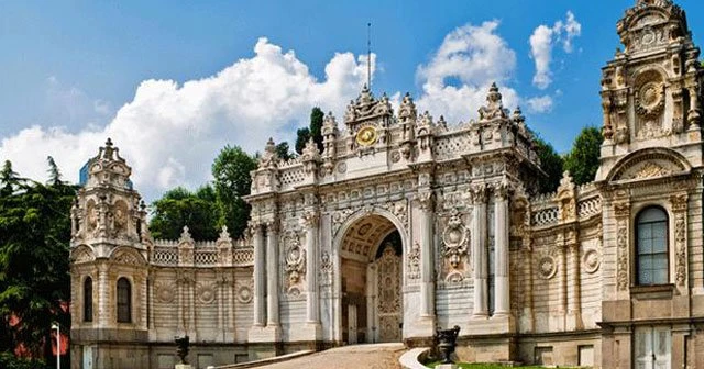Dolmabahçe Sarayı’nda şüpheli çanta paniği