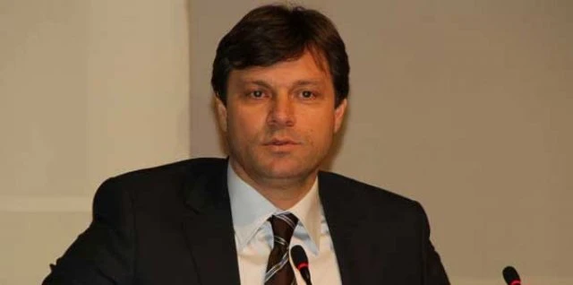 Ertuğrul Sağlam 12 yıl sonra diplomasını aldı
