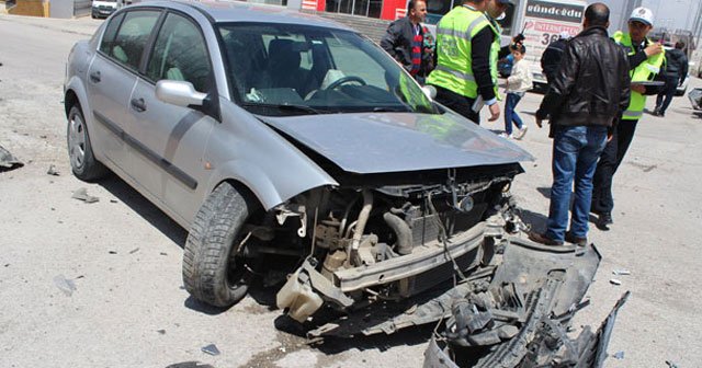 Erzurum&#039;da polis-şüpheli kovalamacası kazayla bitti, 4 yaralı