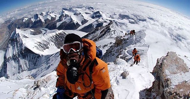 Everest&#039;in altından tren yolu geçecek