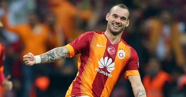 Galatasaray&#039;da Sneijder cezalı duruma düştü