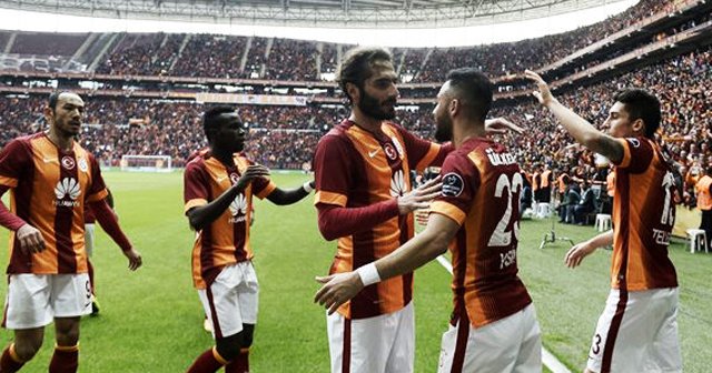 Galatasaray, Karabükspor&#039;u yenerek liderliği devraldı