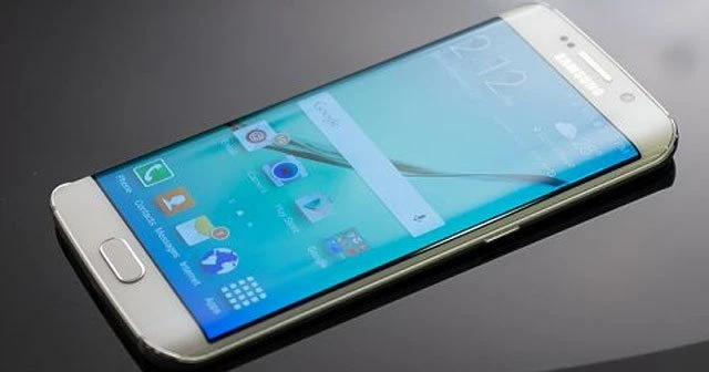 Galaxy S6 Edge için ilk güncelleme yayınlandı