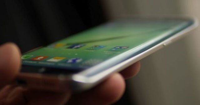 Galaxy S6 Edge sorunlu çıktı