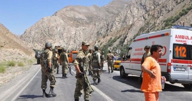 Hakkari&#039;de askere ateş açıldı