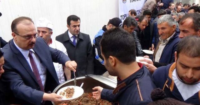 Hakkari’de polisten halka ikram