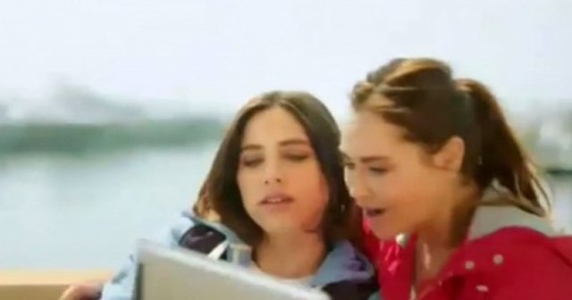 Hülya Avşar kızı Zehra&#039;yla birlikte reklam filminde oynadı