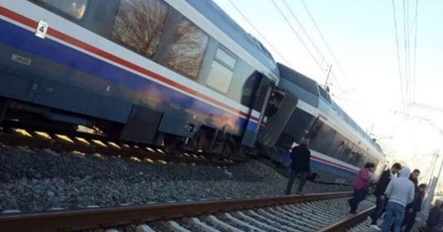 İzmir&#039;de tren raydan çıktı