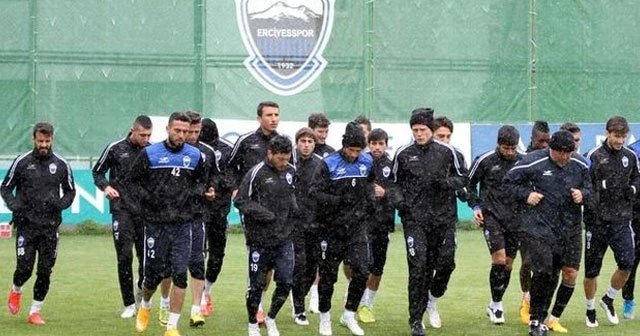 Kayseri Erciyesspor kampında düğün kavgası