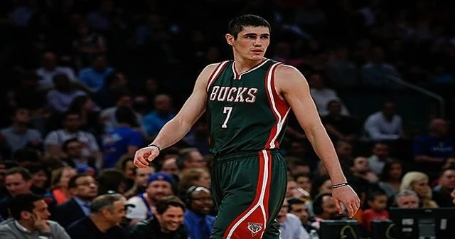 NBA'de Ersanlı Bucks play-off'u garantiledi