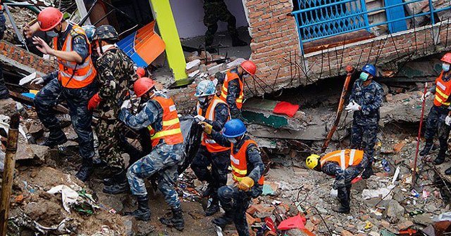 Nepal&#039;de ölü sayısı 5 bine yaklaştı