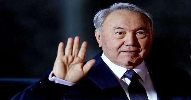 Nursultan Nazarbayev yeniden devlet başkanı seçildi