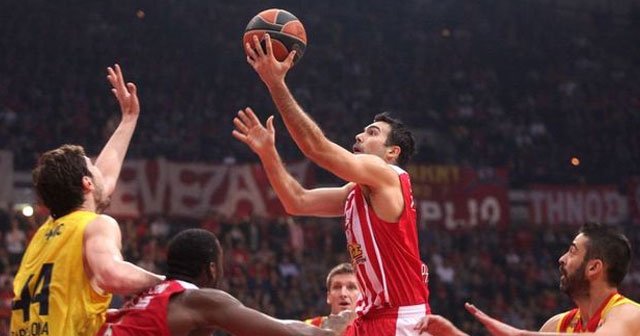 Olympiakos son saniye üçlüğü ile F4&#039;te