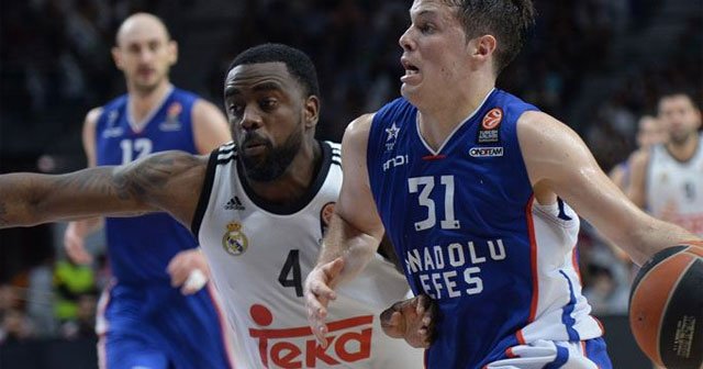 Real Madrid Anadolu Efes maçında skorboard krizi