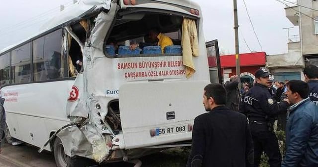 Samsun&#039; da yolcu midibüsleri çarpıştı, 26 yaralı