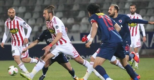 Sivasspor evinde Mersin İdman Yurdu&#039;na mağlup oldu