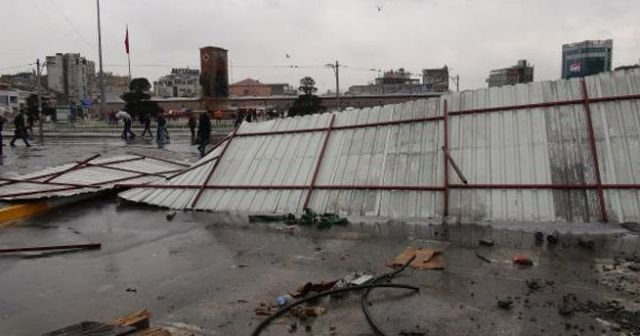 Taksim Meydanı'nı Poyraz vurdu