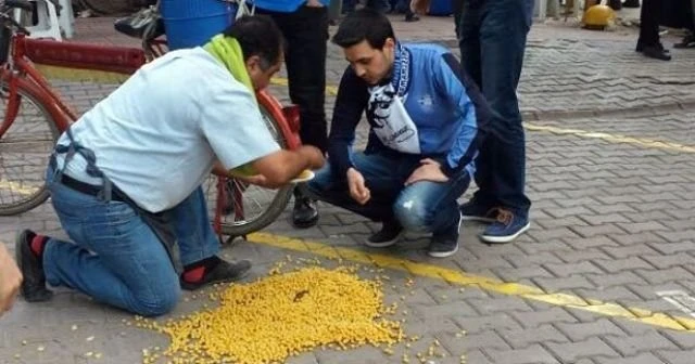 Taraftarlardan insanlık dersi