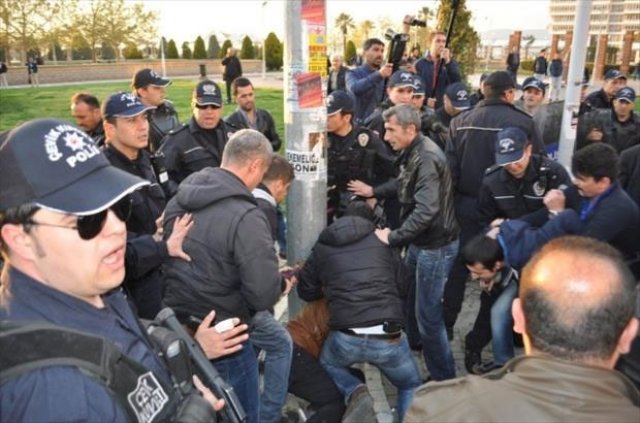 Teröristlerin öldürülmesini protesto ettiler