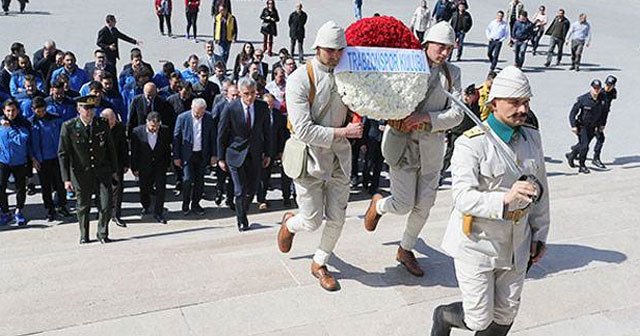 Trabzonspor Anıtkabir&#039;i ziyaret etti