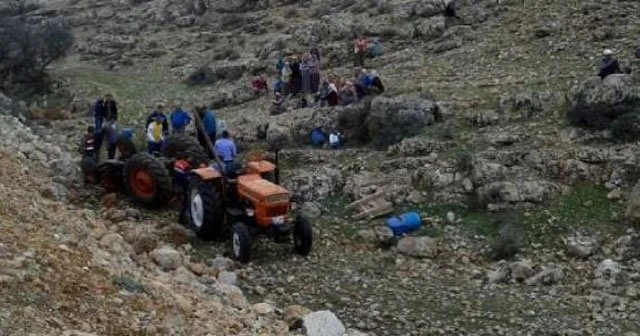 Traktör şarampole yuvarlandı, 1 ölü 1 yaralı