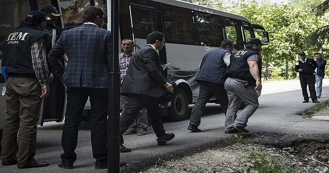 'Usulsüz dinleme' soruşturmasında 10 tutuklama
