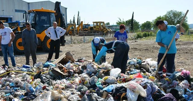 17 bin lirayı çöpte aradılar