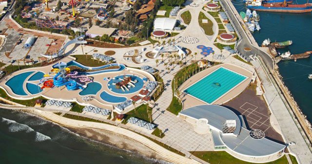 34 milyon lira harcanan Deniz Park&#039;ın yıkımına başlandı