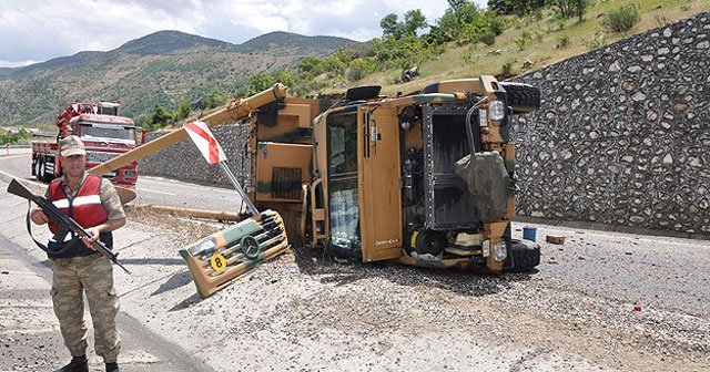 Adıyaman&#039;da 2 askeri araç devrildi, 4 yaralı