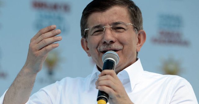 Ahmet Davutoğlu, İstanbul&#039;da seçmenlere seslendi