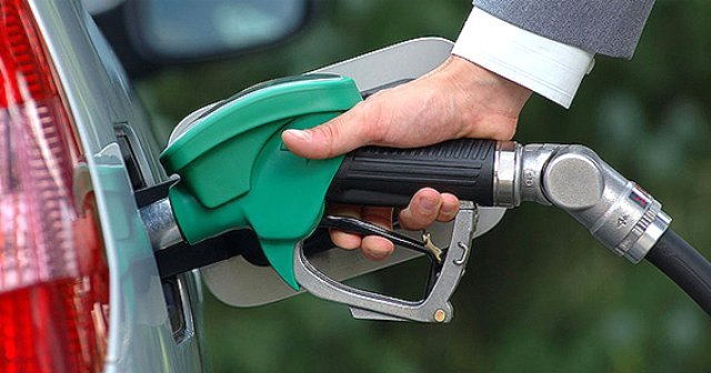 Araç sahiplerine güzel haber, benzine indirim geldi