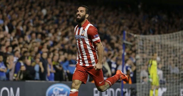 Arda Turan Medine'de forma giyecek