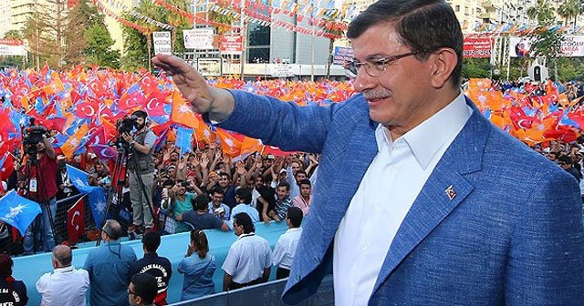 Başbakan Davutoğlu&#039;na Anneler Günü sürprizi