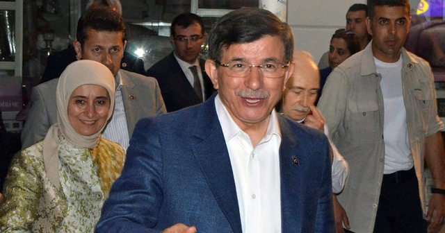 Başbakan Davutoğlu&#039;ndan akraba ziyareti